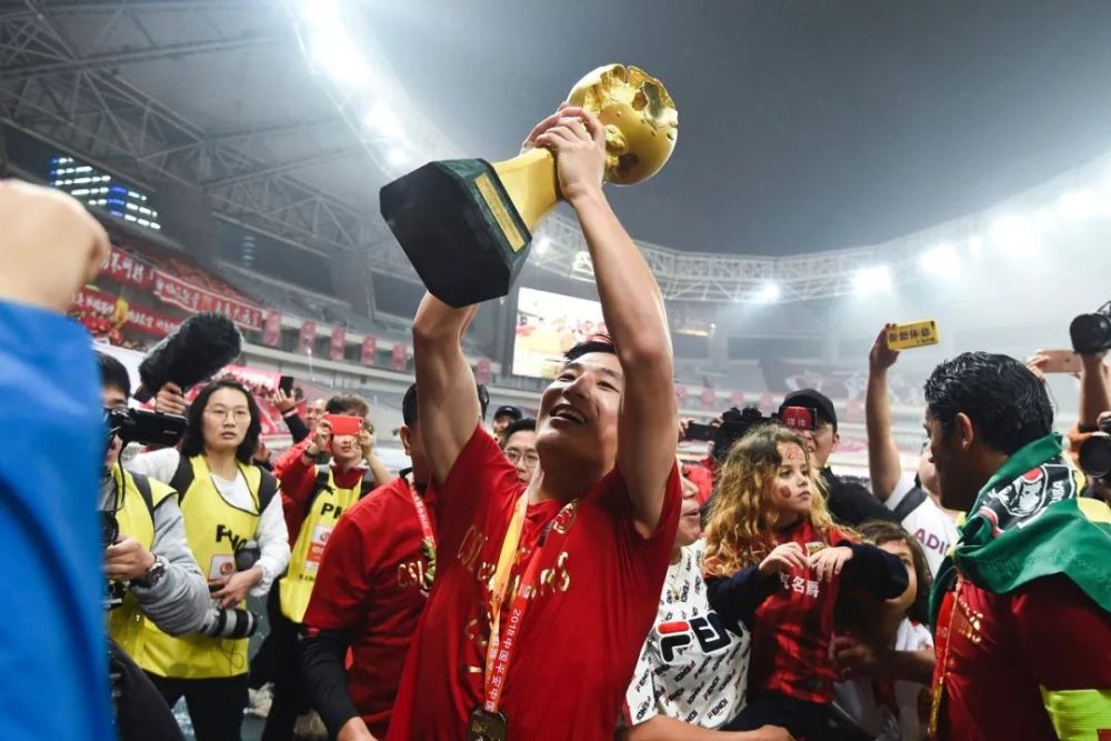 包含助威声声！劲旅交锋争夺胜负的词条