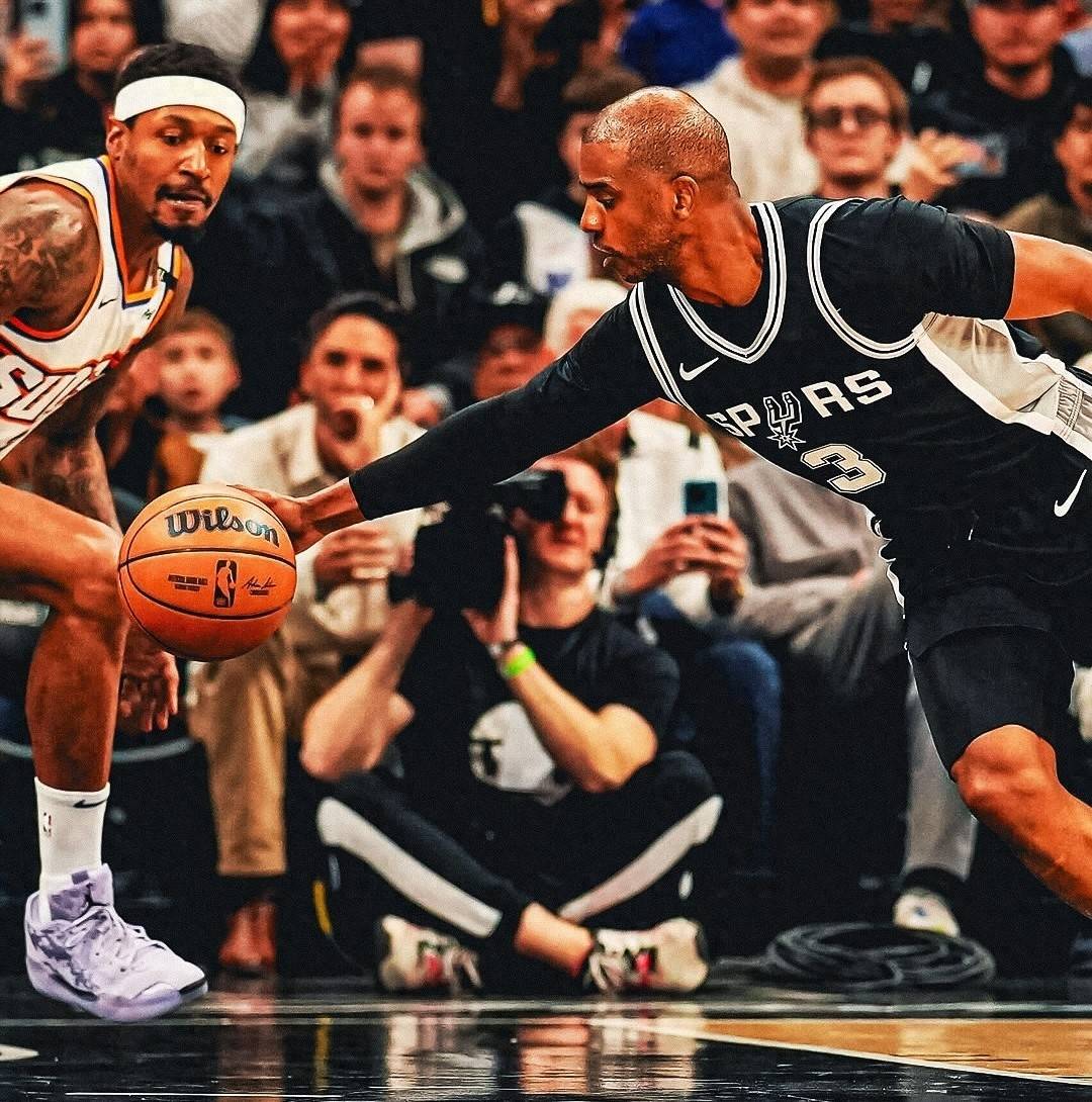 关于格里芬季后赛表现抢镜,快船无缘冠军的信息 关于格里芬季后赛表现抢镜,快船无缘冠军的信息