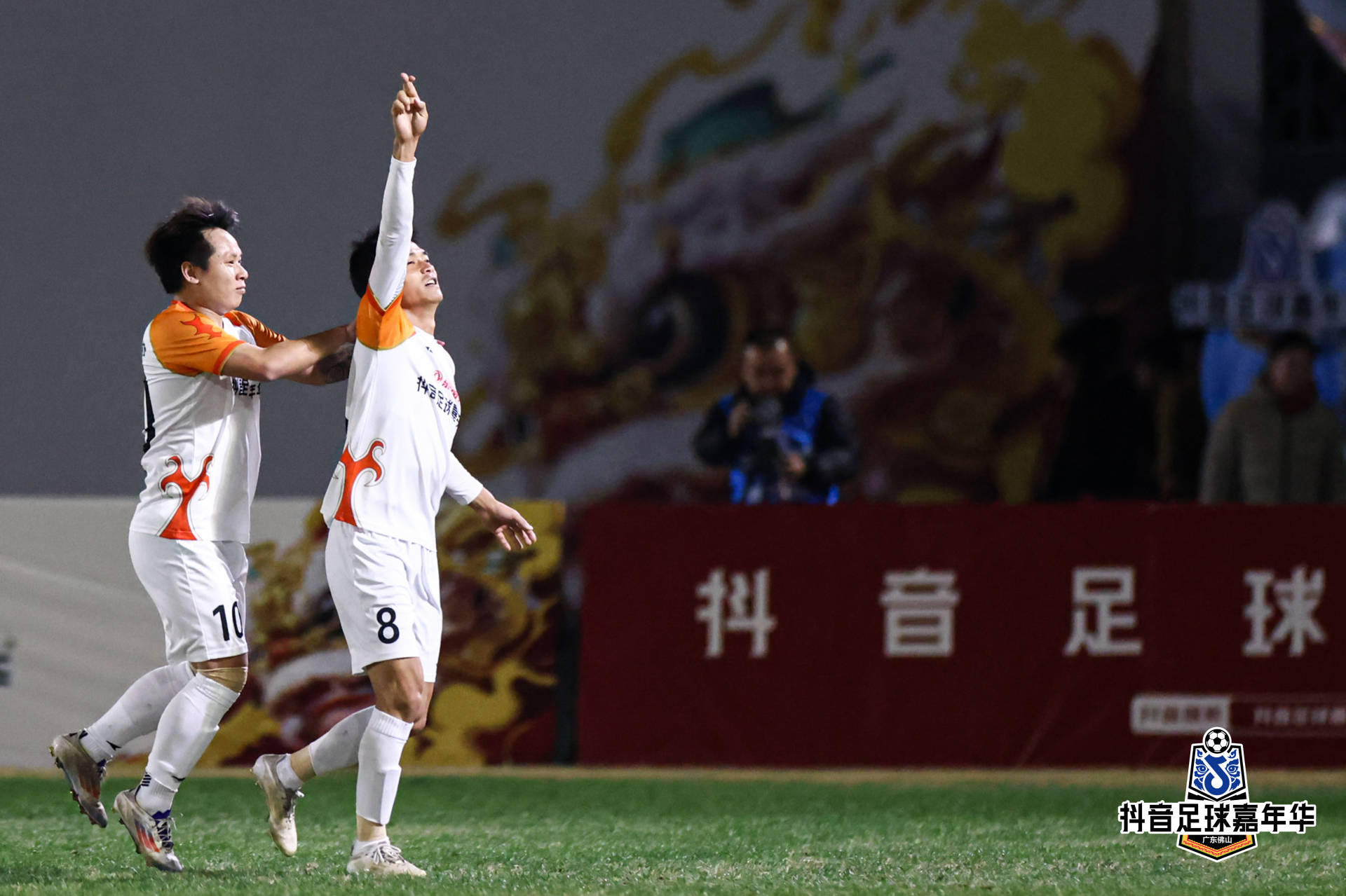 国内足球顶级联赛焦点对决,观众呼声高涨的简单介绍 国内足球顶级联赛焦点对决,观众呼声高涨的简单介绍