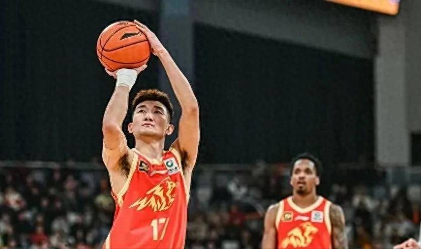 包含多尔多涅主场一鼓作气，豪取三分的词条