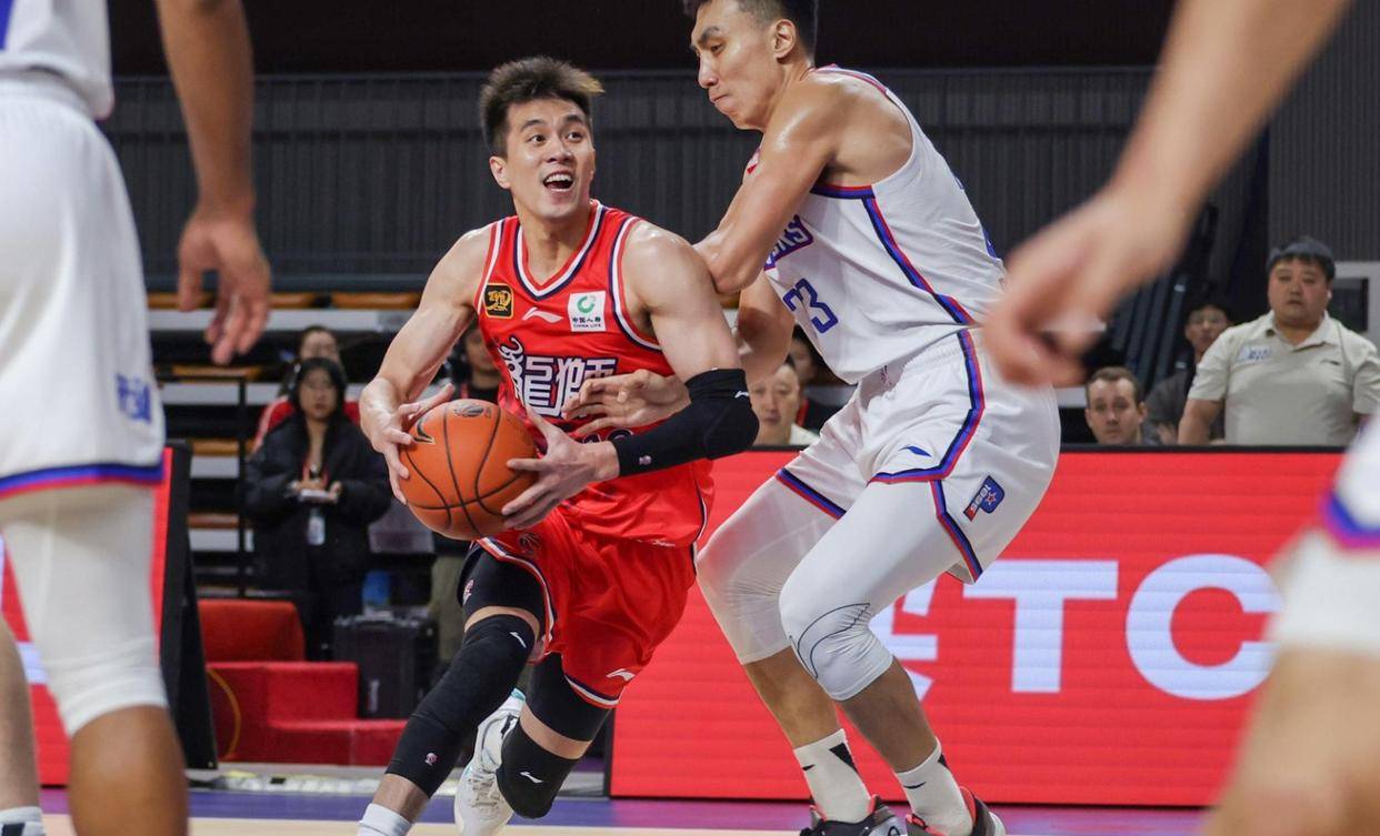 青岛队客场逆袭,力挫劲敌的简单介绍