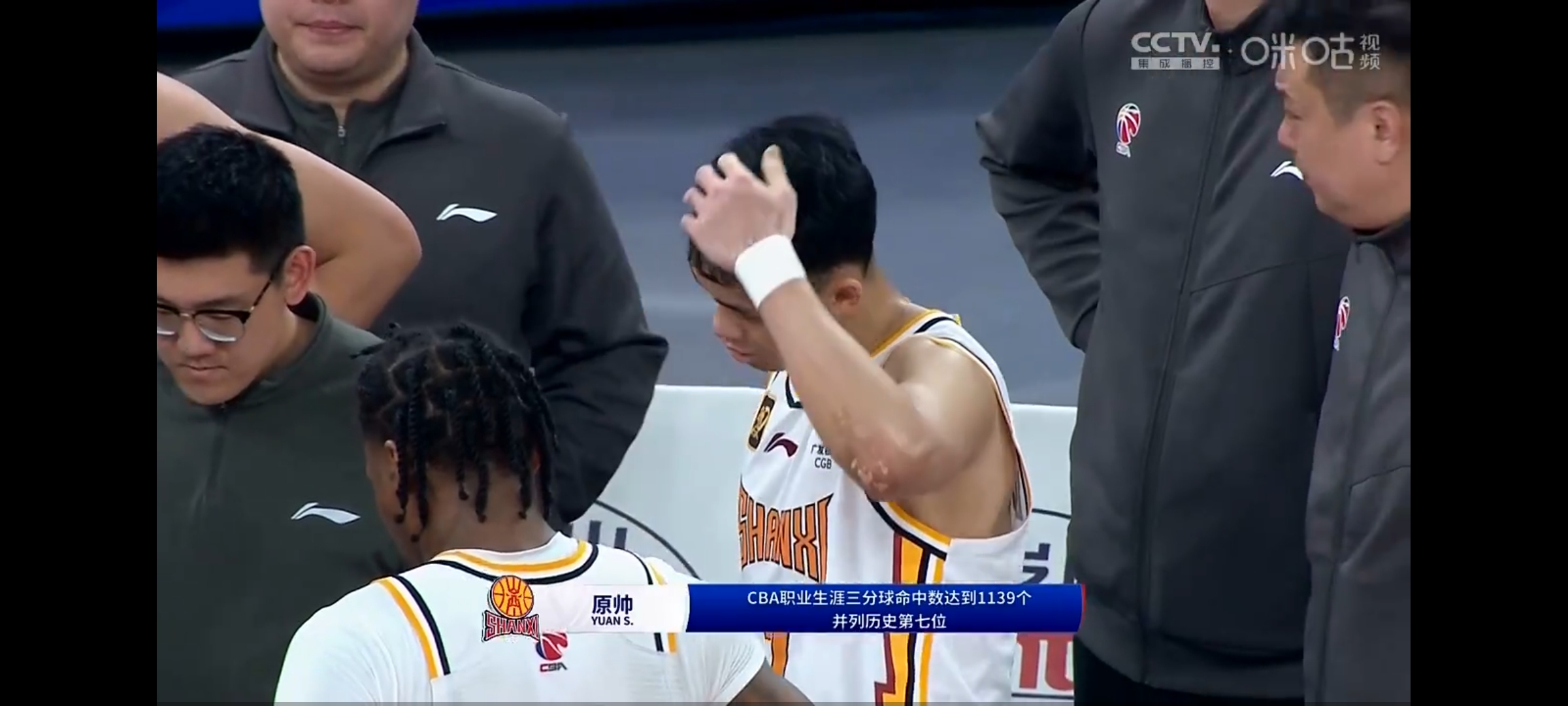 球员失误连连，球队连败难阻