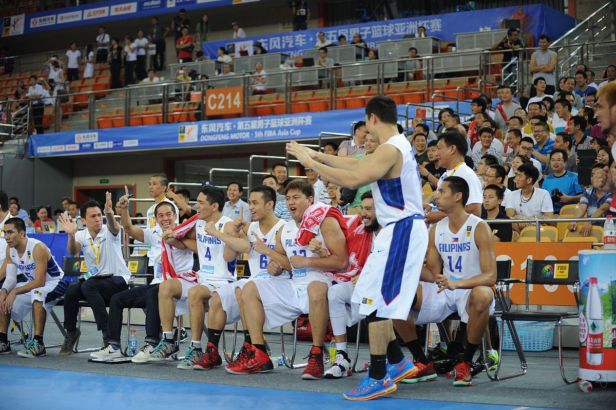 篮球明星周末活动成功举办,球迷尽兴观赛 篮球明星周末活动成功举办,球迷尽兴观赛