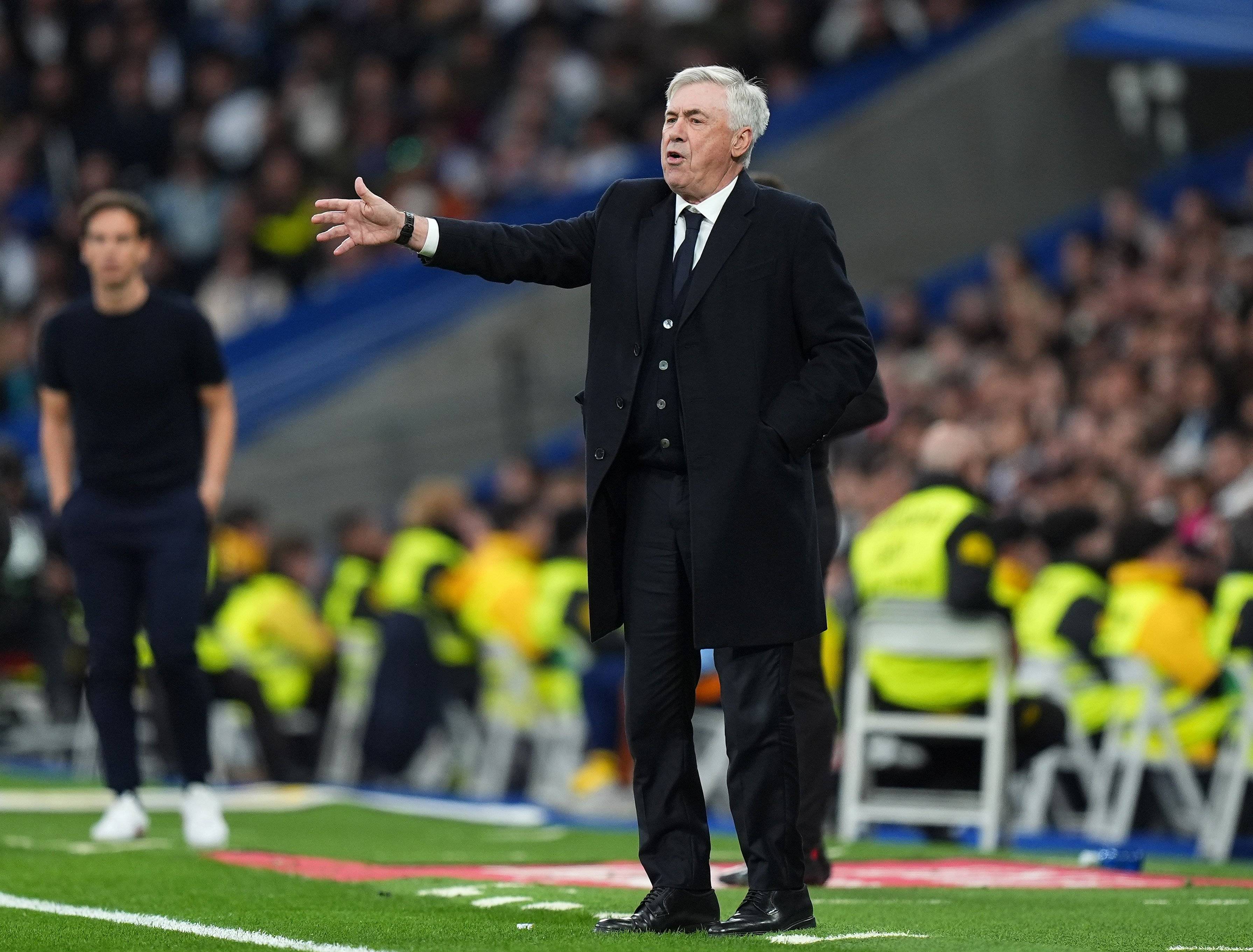 穆尼亚因伤缺席，巴萨仍然挺进四强