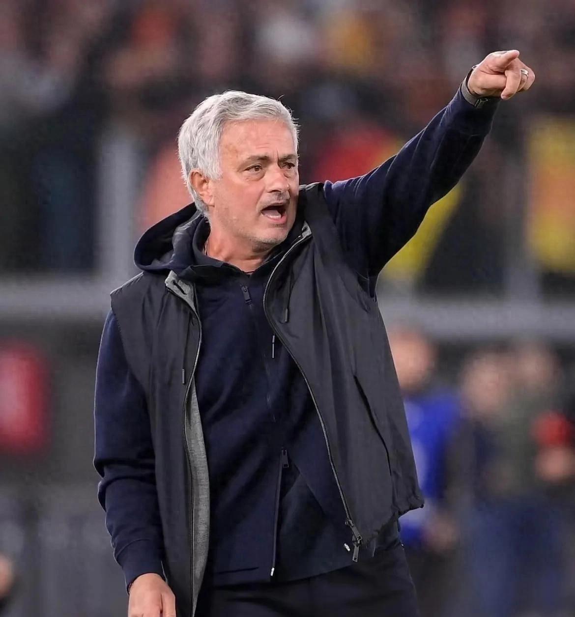 穆里尼奥领衔执教，球员赛场优异表现获高度评价