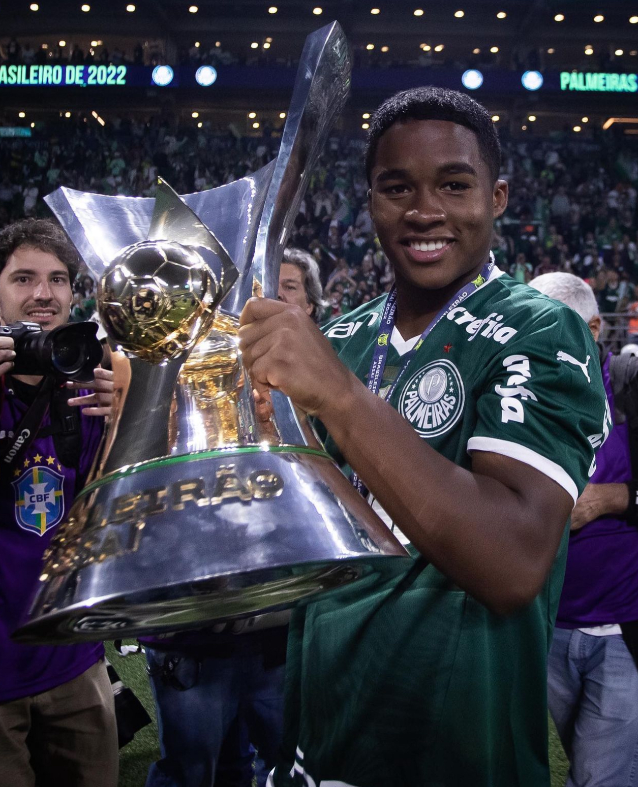 雷恩主场取得胜利,球队士气大振 雷恩主场取得胜利,球队士气大振