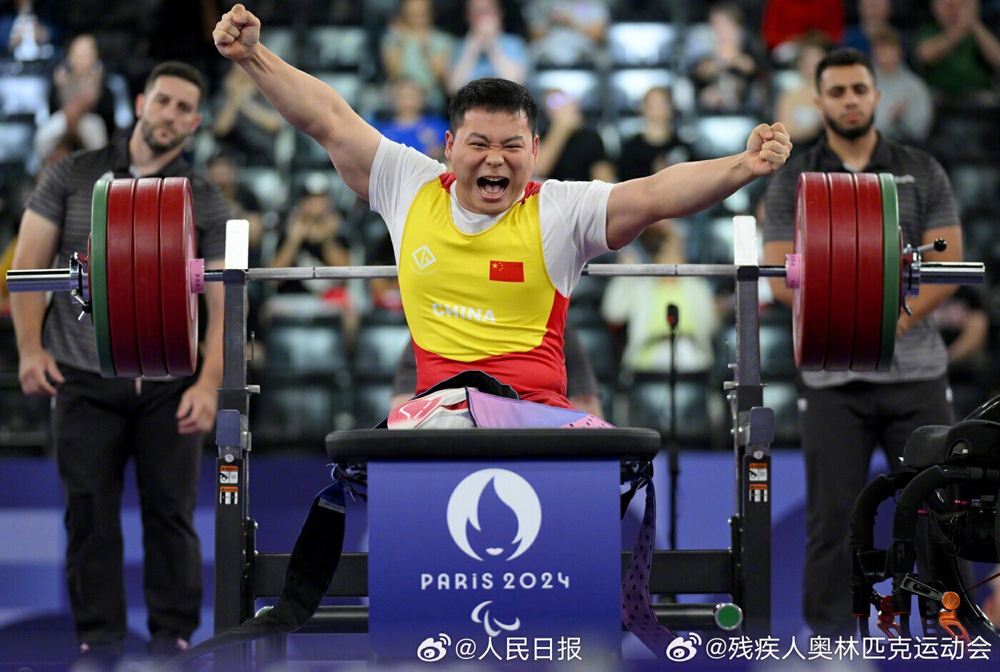 越南游泳选手再获金牌,赢得掌声喝彩 越南游泳选手再获金牌,赢得掌声喝彩