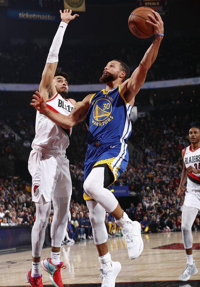 勇士轻取开拓者,库里砍下35分。的简单介绍 勇士轻取开拓者,库里砍下35分。的简单介绍