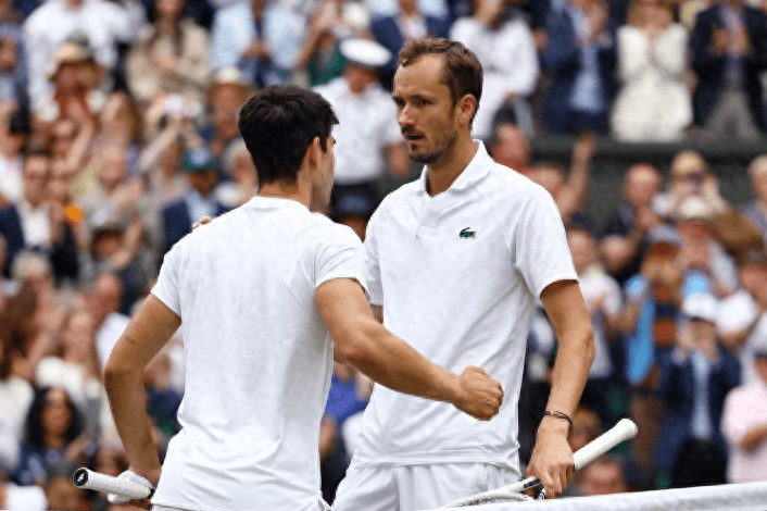 ATP总决赛险胜温网，梅德韦杰夫关键制胜的简单介绍